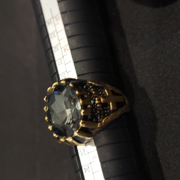 Gold Aquamarine Ring with Ornate Design - Picture 4 of 9